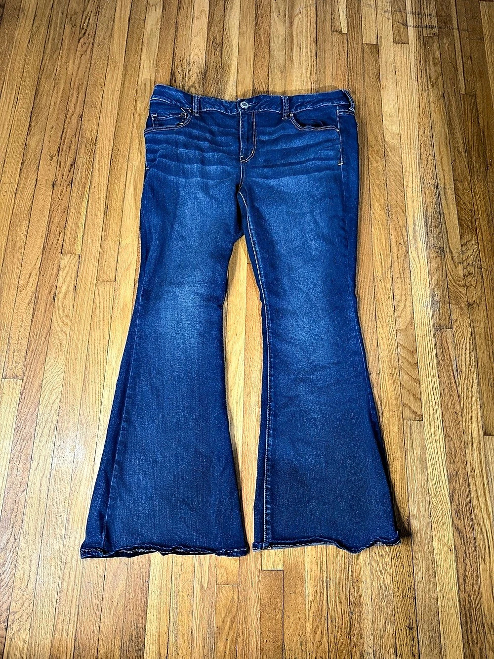American Eagle Women's 16 short Boho Flare Super Stretch Jeans